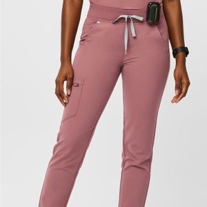 Figs Women’s Zamora jogger scrub pants, medium petite, mauve, used